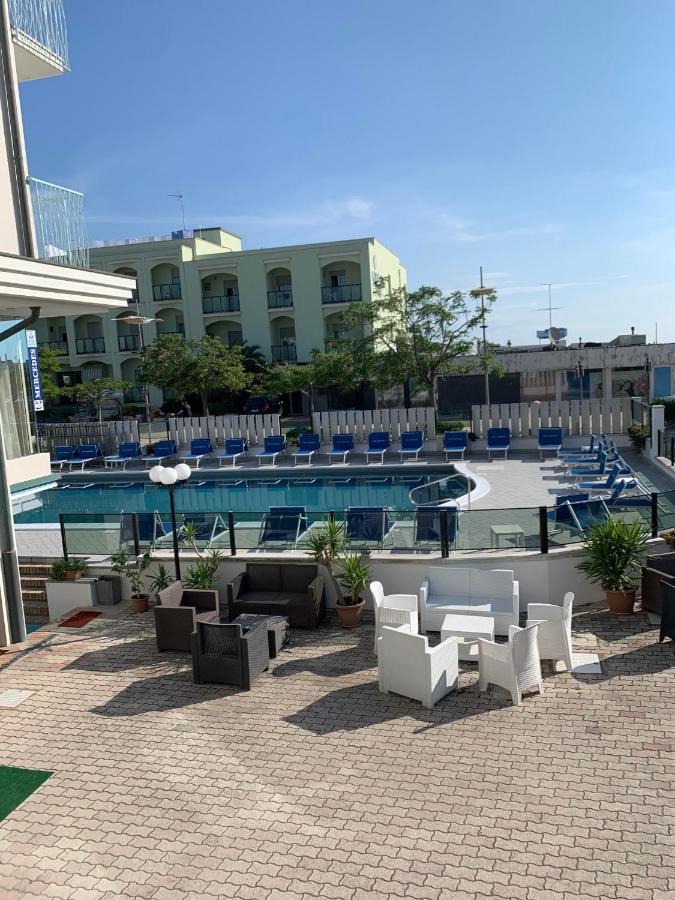 Hotel Mercedes Misano Adriatico Exterior foto