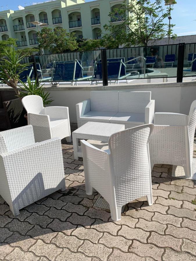 Hotel Mercedes Misano Adriatico Exterior foto