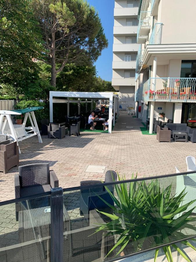 Hotel Mercedes Misano Adriatico Exterior foto
