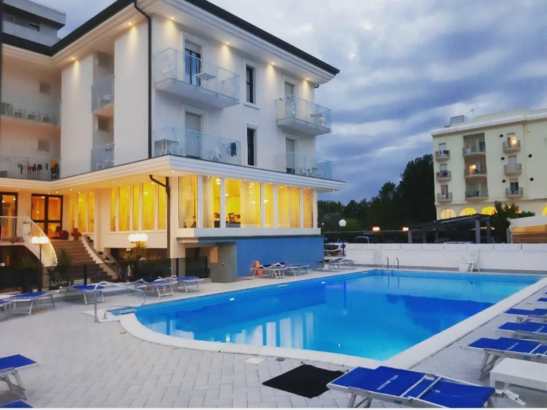 Hotel Mercedes Misano Adriatico Exterior foto